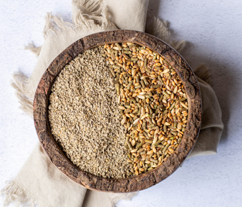 chicken layer feed in pellet and crumble form in a bowl